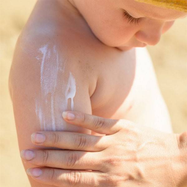 Organic hypoallergenic baby sunscreen spray - SPF 50 high protection - 125  gr at 19,90 € - Alphanova