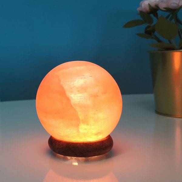 Himalayan Salt Crystal USB Lamp Sphere at 19,90 € - Zen Arôme