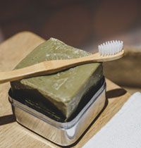 Se laver les dents avec du savon de Marseille
