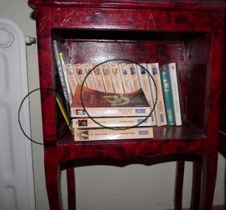 punaise de lit et table de nuit